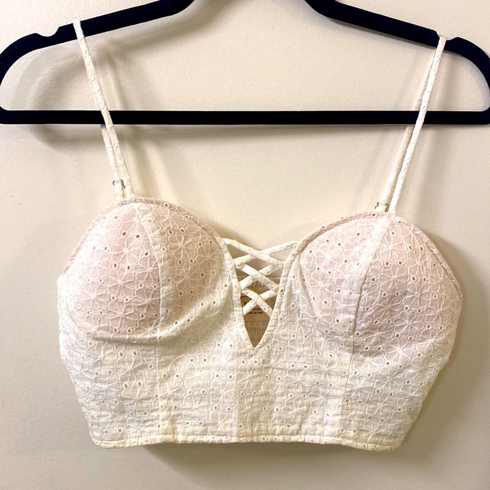 Pins and needles urban outfitters white daisy padded crop top